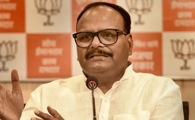 UP govt sacks five doctors, orders action against 16 health officials for negligence